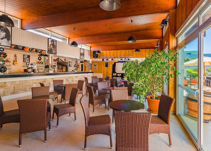 Azureva Club 3* لاكانو